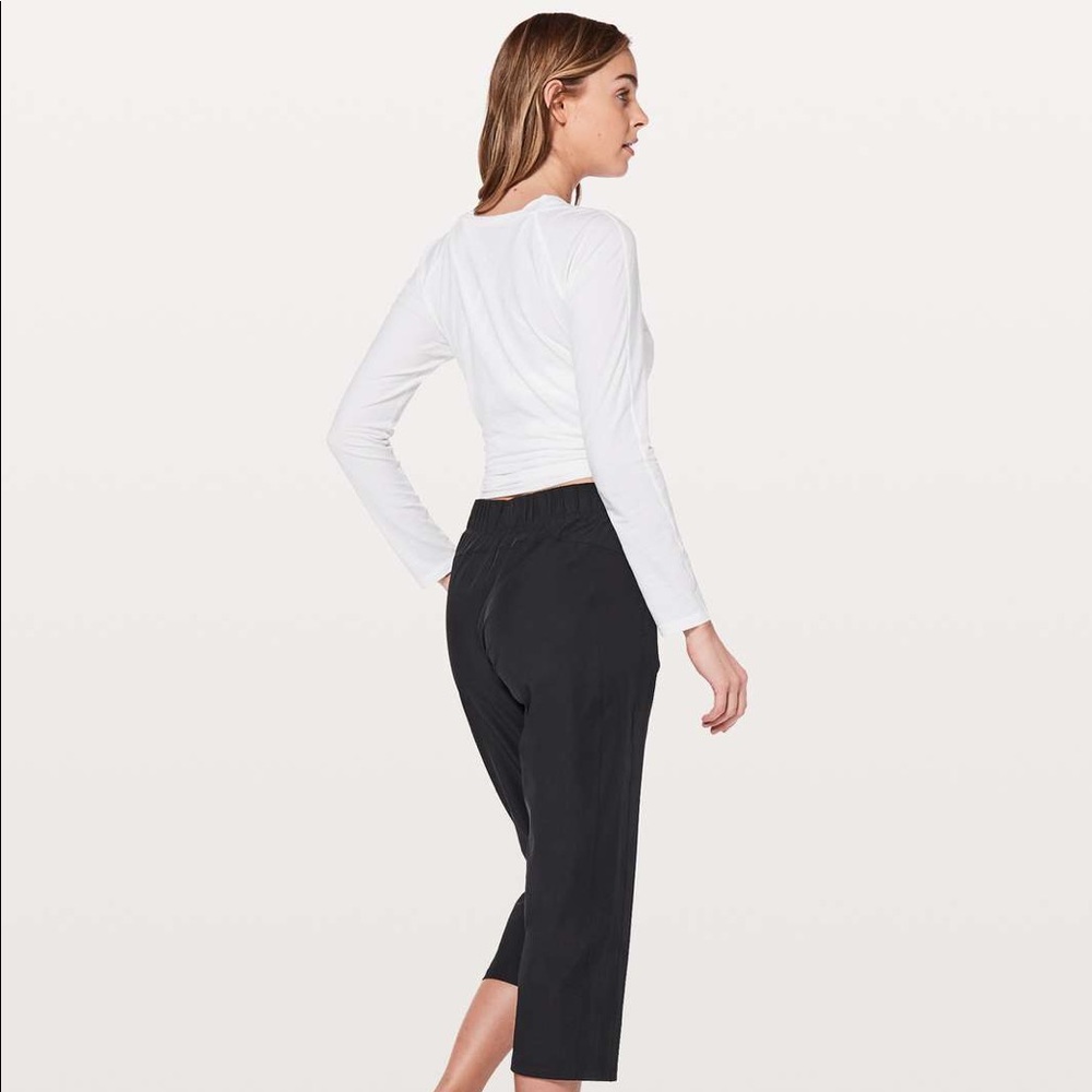 Lululemon black crop